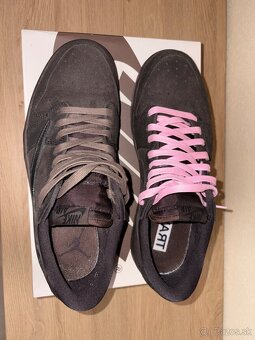 Air Jordan 1 Retro Low SP Travis Scott Velvet Brown - 3