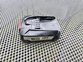 Predám akumulátor PBA a nabíjačku AL1830 CV Bosch - 3