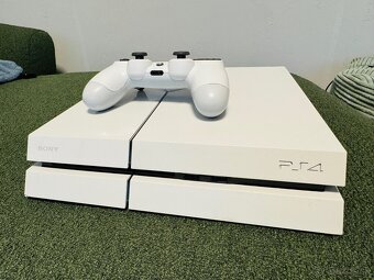 PlayStation 4 - 3