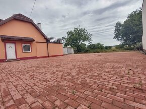 Exkluzívny predaj 6.izb 220m2 RD v obci Horňany a pozemkom - 3