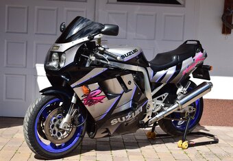 SUZUKI GSX-R 1100 - 3