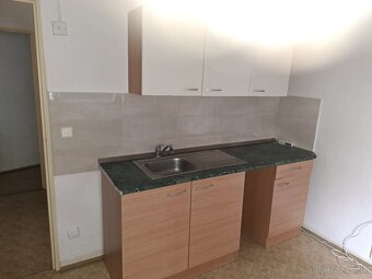 KOMPLETNE VYBAVENIE LEKARNE - 3