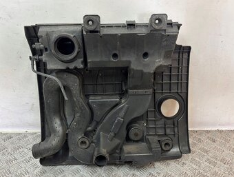 VW Golf V 5 1.6 fsi kryt motora - 3