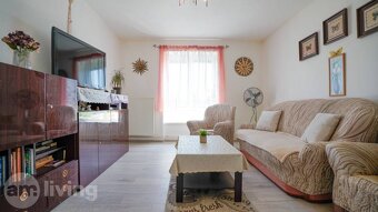 NOVINKA - 2 izbový byt s garážou a záhradou v obci BOBOT - 3