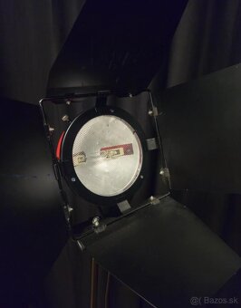 Predám 3× halogénové svetlá 800W, nastaviteľné svietenie - 3