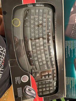 Bezdrôtová klávesnica a myš Logitech Cordless Desktop Wave - 3