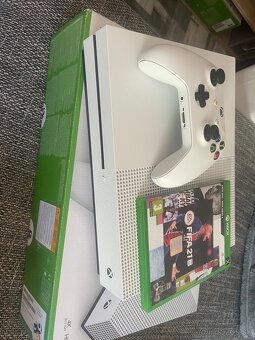 Predám Xbox One S 1TB - 3