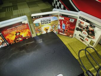 PlayStation 3, 7x hry, 3x ovládač - Grátis FIFA - 3