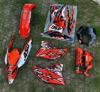 Nove plasty + nove polepy - KTM EXC-R-F, SX-F - 3