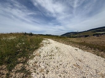 Slnečný stavebný pozemok 1409 m² - Bitarová (cca 23m x 59m) - 3