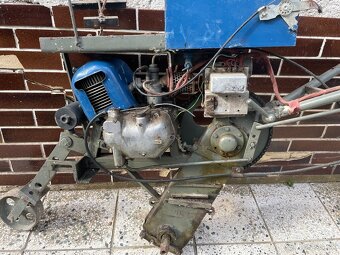 motor z Tatran 125 - 3