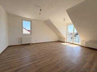 Už sa len nasťahovať - 3i byt a vonkaj. park. ZDARMA - 3