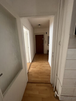 Prenájom priestranného 2-izbového bytu na Krátkej ulici v Hu - 3