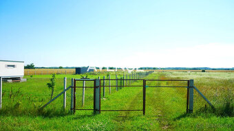 AVENUE | rovinatý pozemok v katastri mestskej časti Čuňovo. - 3