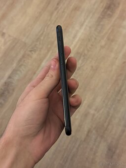 iPhone SE 2020 Black - 3