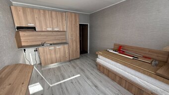 Ponúkam do prenájmu garsónku v centre mesta Levice. - 3