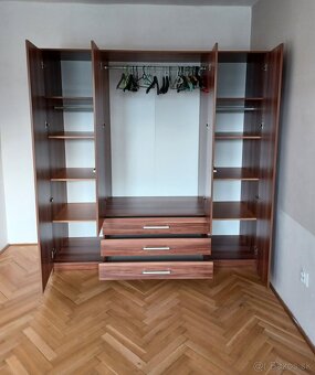 Veľká šatníková skriňa - 3