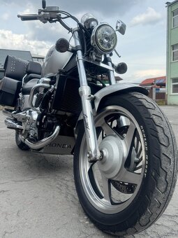 Honda VF 750 C Magna - 3