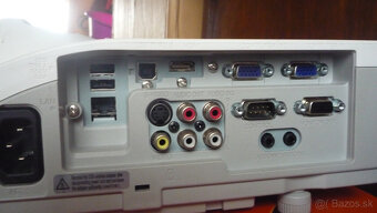 Predam Funkcny Projektory HITACHI CP-CX300WN - 3