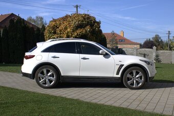 Infiniti QX70 3.0D Premium 175kw AT7 TOP stav - 3