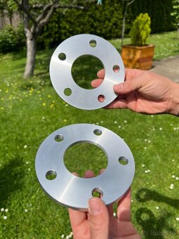 Predám rozširovacie podložky 10mm , 5x112 , stred 66,5 2ks - 3
