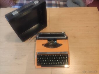 Retro kufríkový písací stroj - 3
