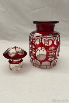 Karafa ,rubínové sklo. - 3