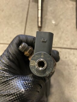 Vstrekovač 04L130277AC - 3