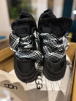 UGG lowmel cierne v.39 Skladom - 3