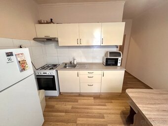 Na predaj zariadený 1izbový byt 40 m2 v N. Zámkoch - 3