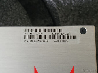 Predam Sapphire Radeon™ RX Vega64 8GB HBM2 LC - 3