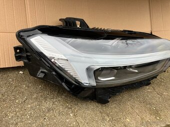 VOLVO X60 II lift 2021- pravé predné svetlo - 3