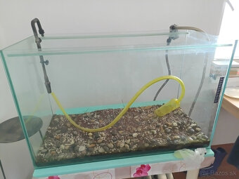 Predam akvarium s externym filtrom a okysličovačom - 3