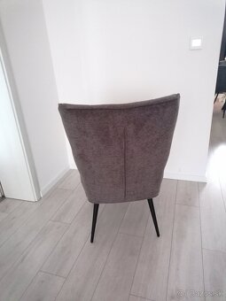 Sivé kreslo v škandinávskom štýle - 3