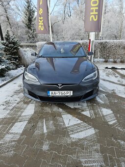 Tesla S - 3