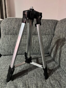 KRÍŽOVÝ NIVELAČNÝ LASER - 3