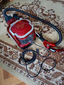 Červený veľký vysávač - 3