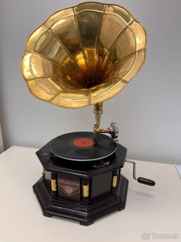 Gramofón na kľuku Victrola - 3