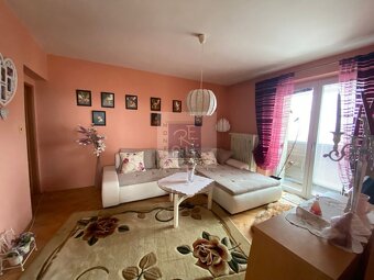 NA PREDAJ 3 IZBOVÝ BYT S VÝHĽADOM NA NITRU, GARÁŽ, BALKÓNY - 3