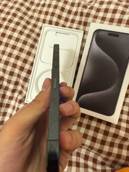 Predám iPhone 15 Pro Max vo výbornom stave - 3