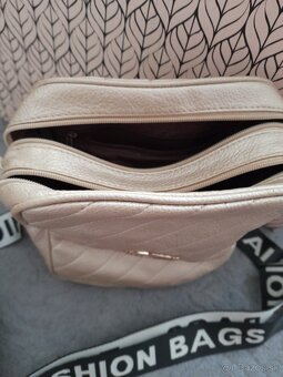 Zlatá kožená kabelka - 3