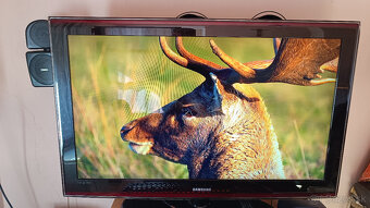 2x Samsung 40" LCD TV - 3