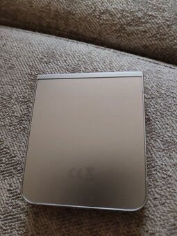 Samsung galaxy flip 6 - 3