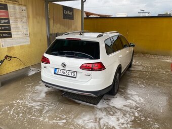 Volkswagen Golf 1.6 TDi alltrack - 3
