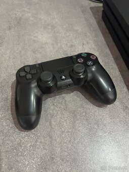 Playstation 4 Pro - 3