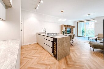 PREDAJ | Jedinečná rezidencia so záhradou v Hausbergu, Staré - 3