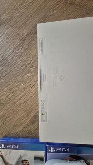 Playstation 4 500gb, 2x ovládač, 3x FIFA - 3
