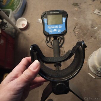Detektor kovov MD8010 - 3