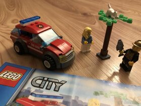 Lego CITY 60001 - Hasičské auto, zásah na strome - 3