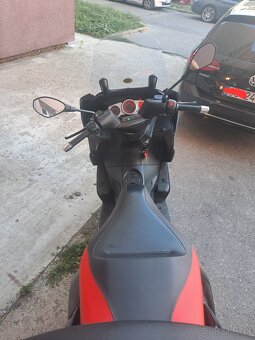 Aprilia SR 300 MAX - 3